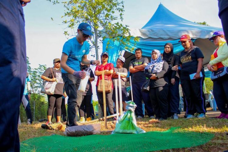 HSBC Tree-planting alongside Bunus River in conjunction with River of Life Public Outreach Programme