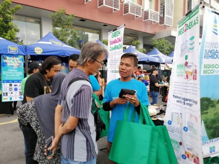 EcoKnights Green Ramadan Campaign Distributed 2,500 Reusable Bags to Protect the Rivers